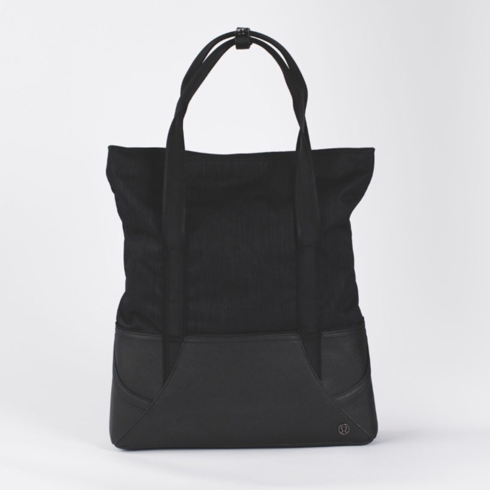 Lululemon Throw and Go tote